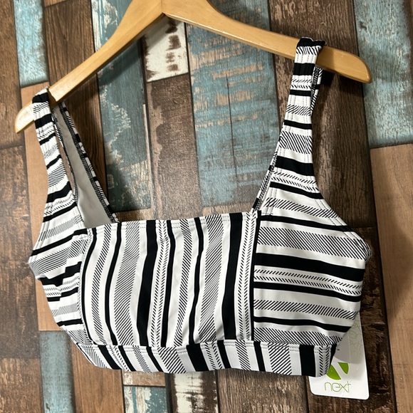 Large black and white lightly padded swim top - Picture 2 of 9